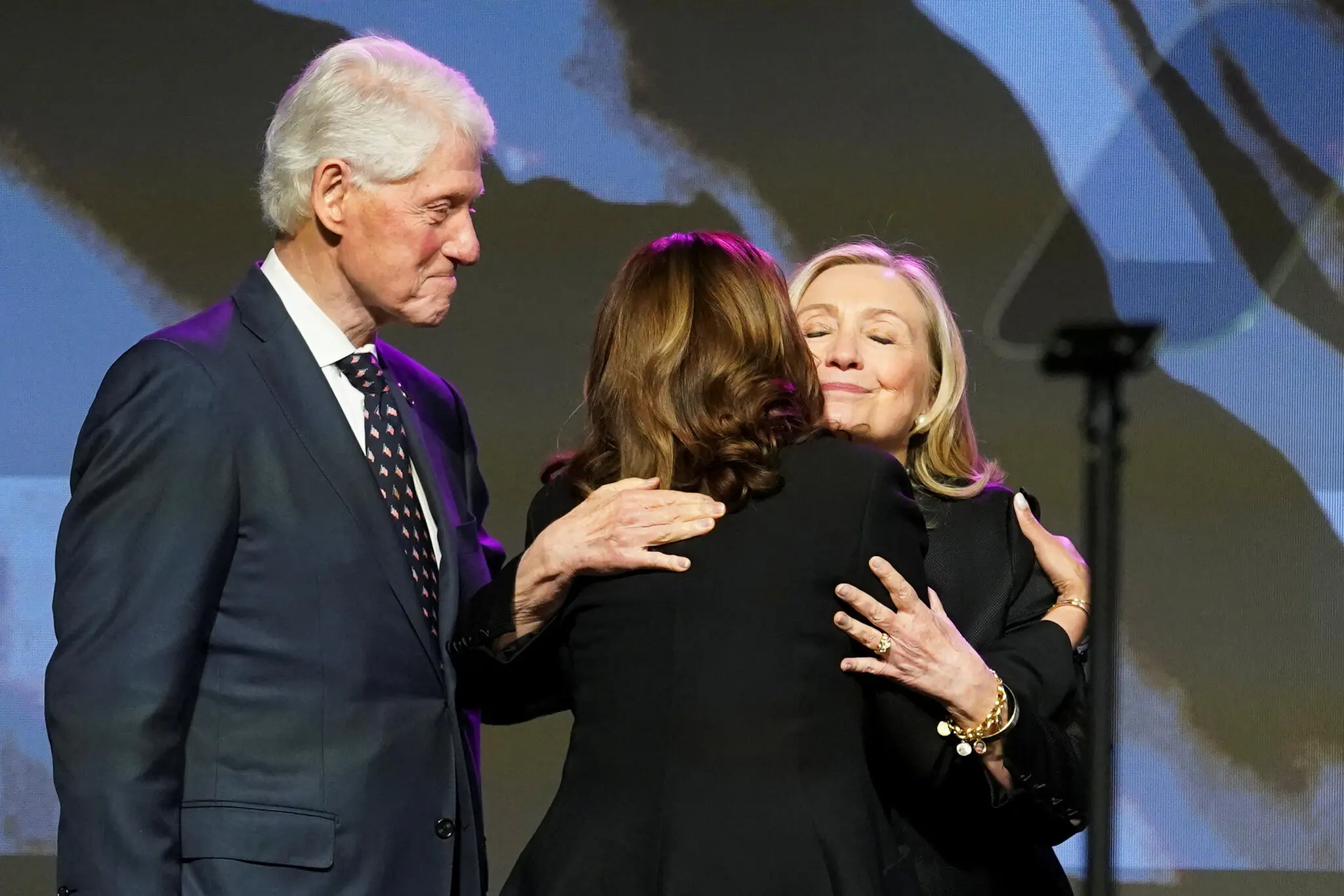 19pol Hillary Clinton Hug Jlpb SuperJumbo